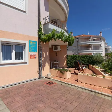 Sunshine , Seafront Terrace, Free Parking & Pet Friendly