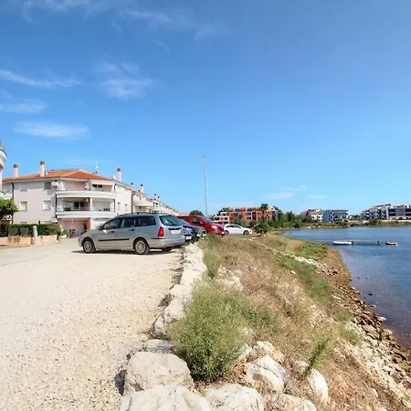 Apartment Sunshine , Seafront Terrace, Free Parking & Pet Friendly Medulin
