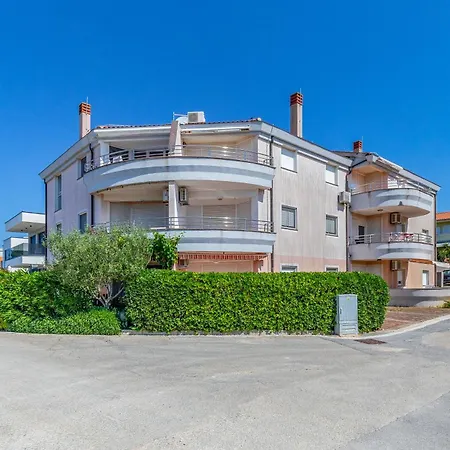 Sunshine , Seafront Terrace, Free Parking & Pet Friendly *