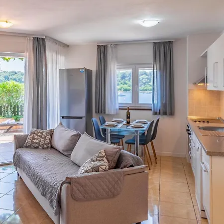 Sunshine , Seafront Terrace, Free Parking & Pet Friendly アパート メドゥリン